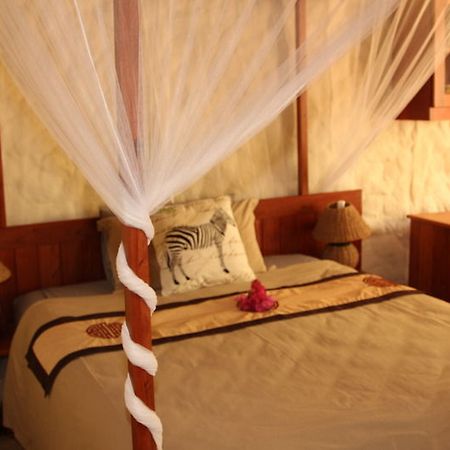 Kubu Safari Lodge โฮดสปรูท ภายนอก รูปภาพ