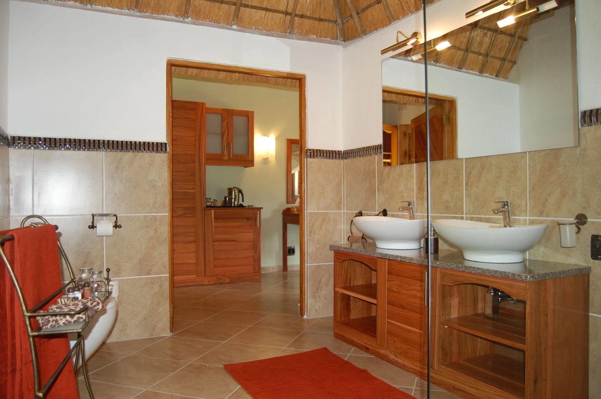 Kubu Safari Lodge โฮดสปรูท ภายนอก รูปภาพ