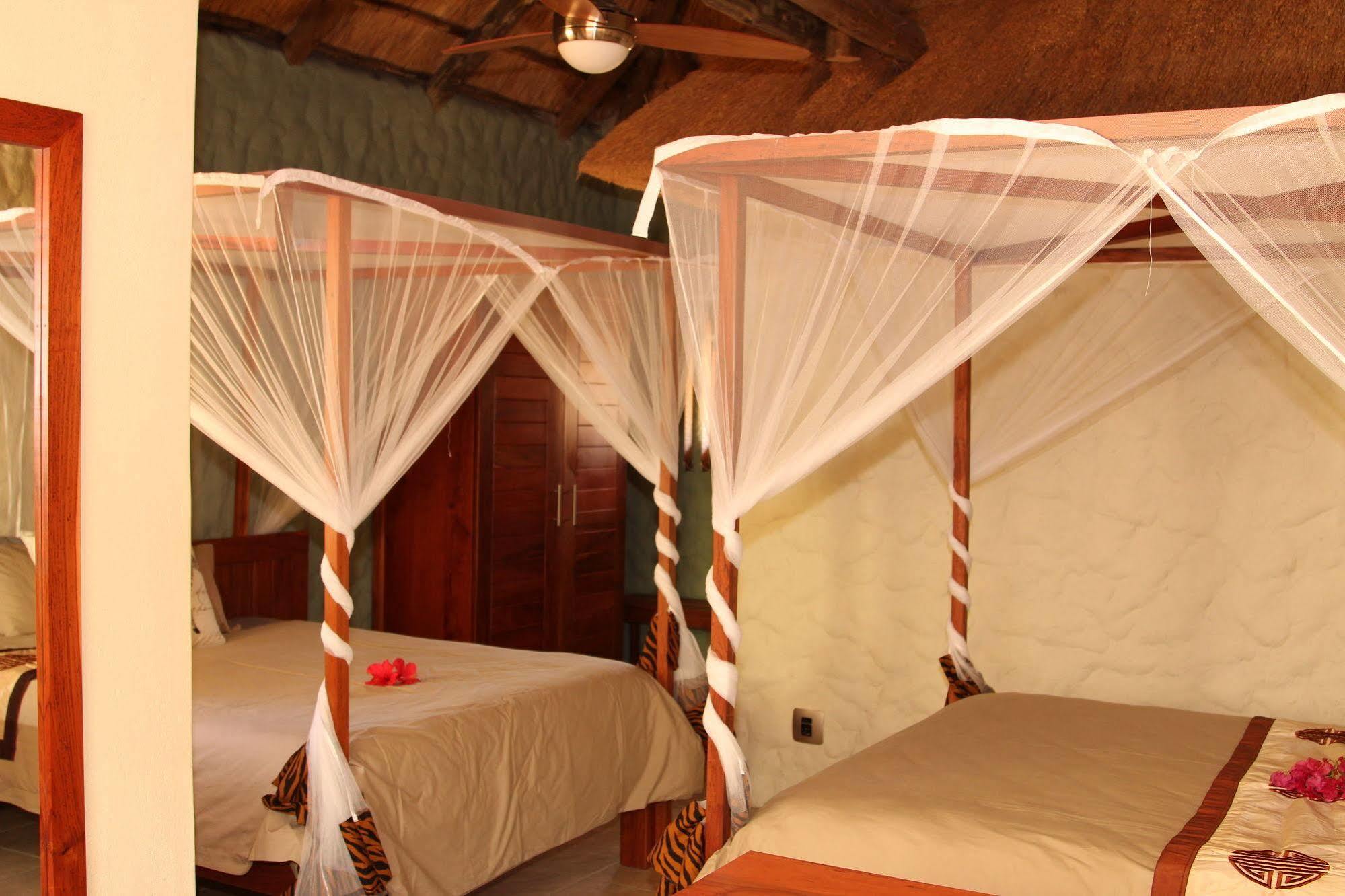 Kubu Safari Lodge โฮดสปรูท ภายนอก รูปภาพ